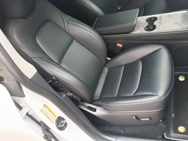 Tesla Model Y — Фото автомобиля 24