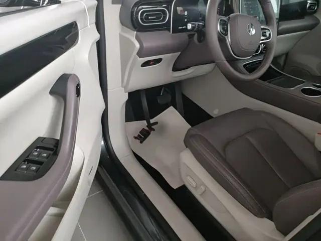 Leapmotor C11 — Фото автомобиля 15