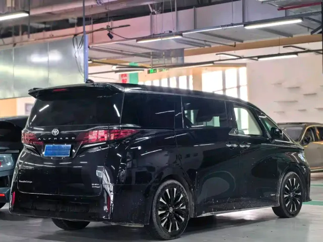 Toyota Alphard 2024 Hybrid 2.5L Ultimate Enjoyment Edition — Фото автомобиля 7