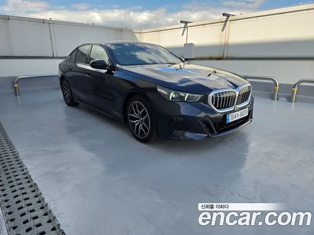 BMW 5 Series G60 — Фото автомобиля 3