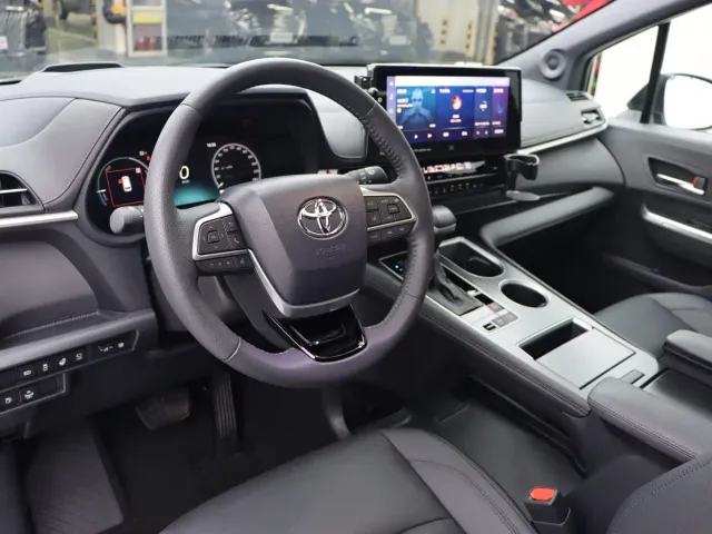 Toyota Sienna — Фото автомобиля 6