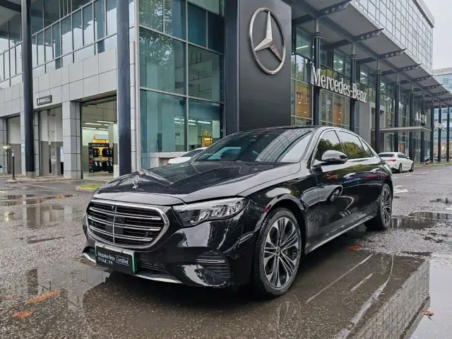 Фотография автомобиля — Mercedes-Benz E-Class