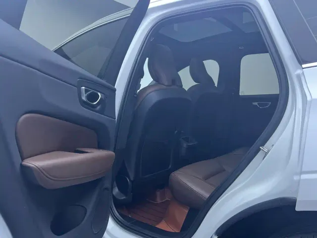 Volvo XC60 — Фото автомобиля 13