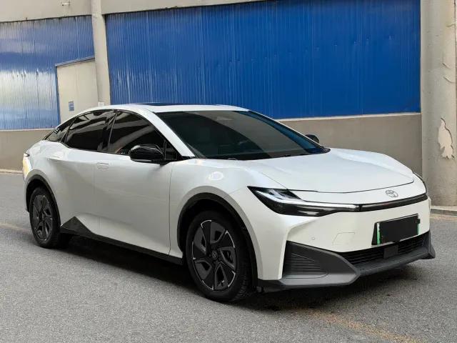 Toyota bZ3 — Фото автомобиля 3