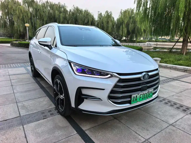 BYD Tang — Фото автомобиля 2