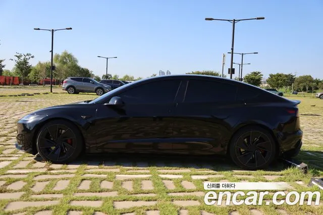 Tesla Model 3 — Фото автомобиля 14