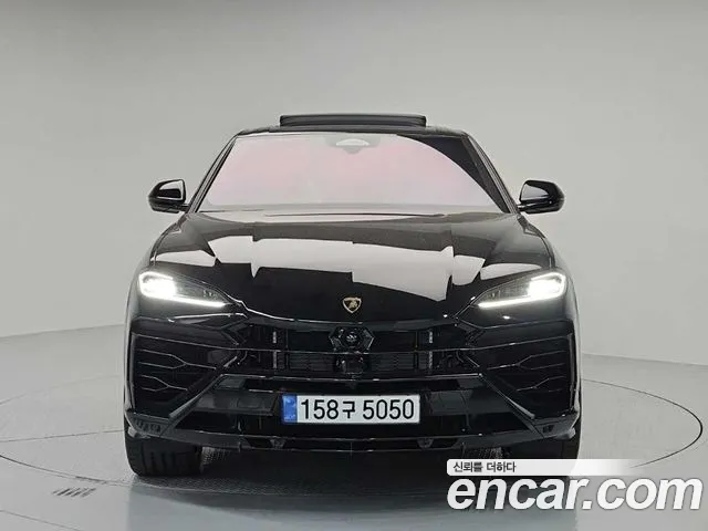 Lamborghini Urus — Фото автомобиля 2