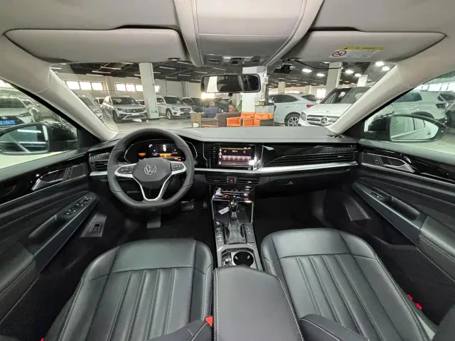 Volkswagen Passat — Фото автомобиля 15