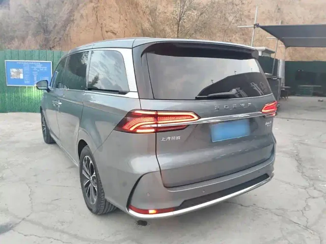 Roewe iMAX8 — Фото автомобиля 4