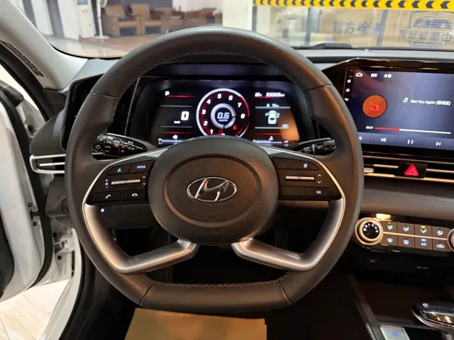 Hyundai Elantra — Фото автомобиля 13