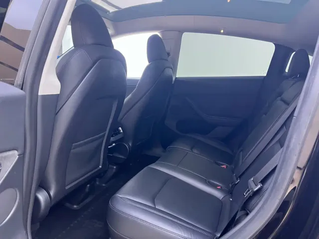 Tesla Model Y — Фото автомобиля 17