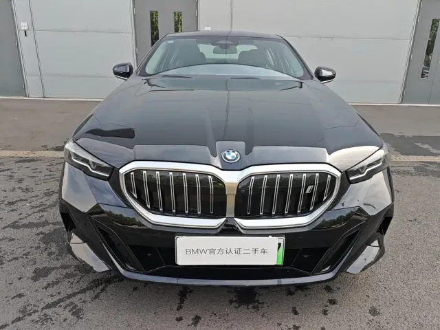 BMW i5 — Фото автомобиля 3