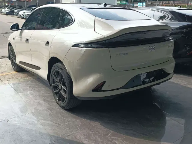 IM Motors LS6 — Фото автомобиля 11