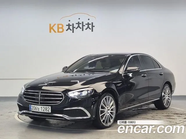 Mercedes-Benz E-Class — Фото автомобиля 2