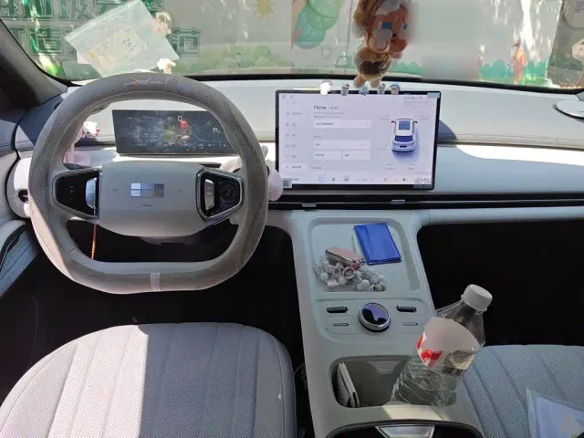 Geely Galaxy Starship 7 EM-i — Фото автомобиля 5