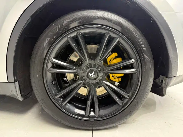 Tesla Model Y — Фото автомобиля 2
