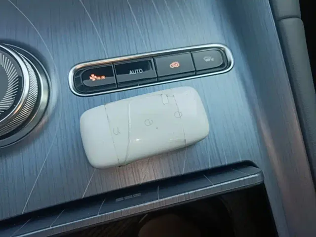 Geely Galaxy E5 — Фото автомобиля 8
