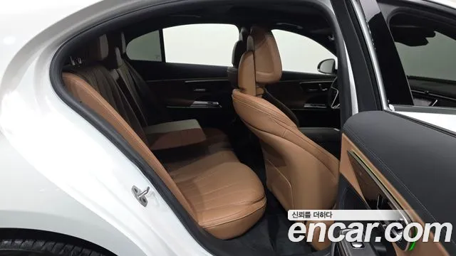 Mercedes-Benz E-Class W214 — Фото автомобиля 12