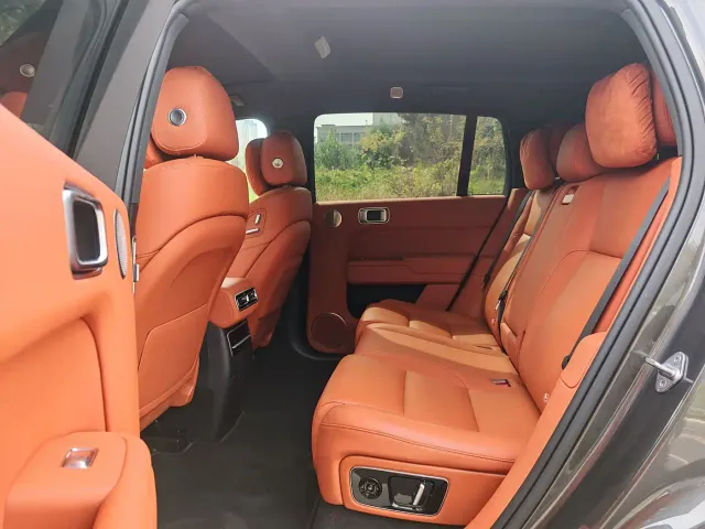 Li Auto L7 — Фото автомобиля 15