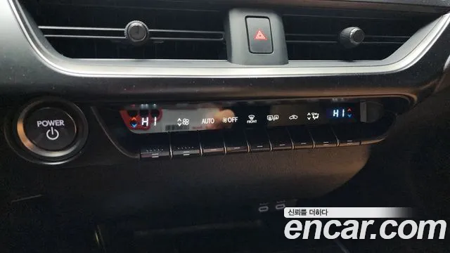 Lexus UX — Фото автомобиля 16