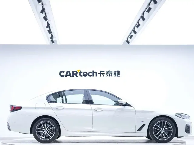 BMW 5 Series — Фото автомобиля 2