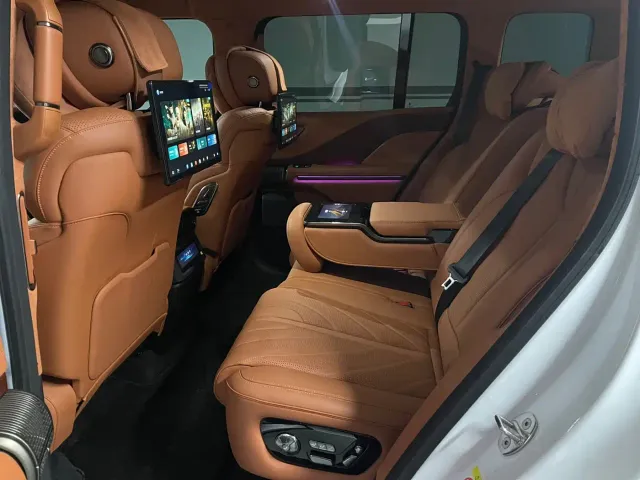 BYD U8 — Фото автомобиля 18