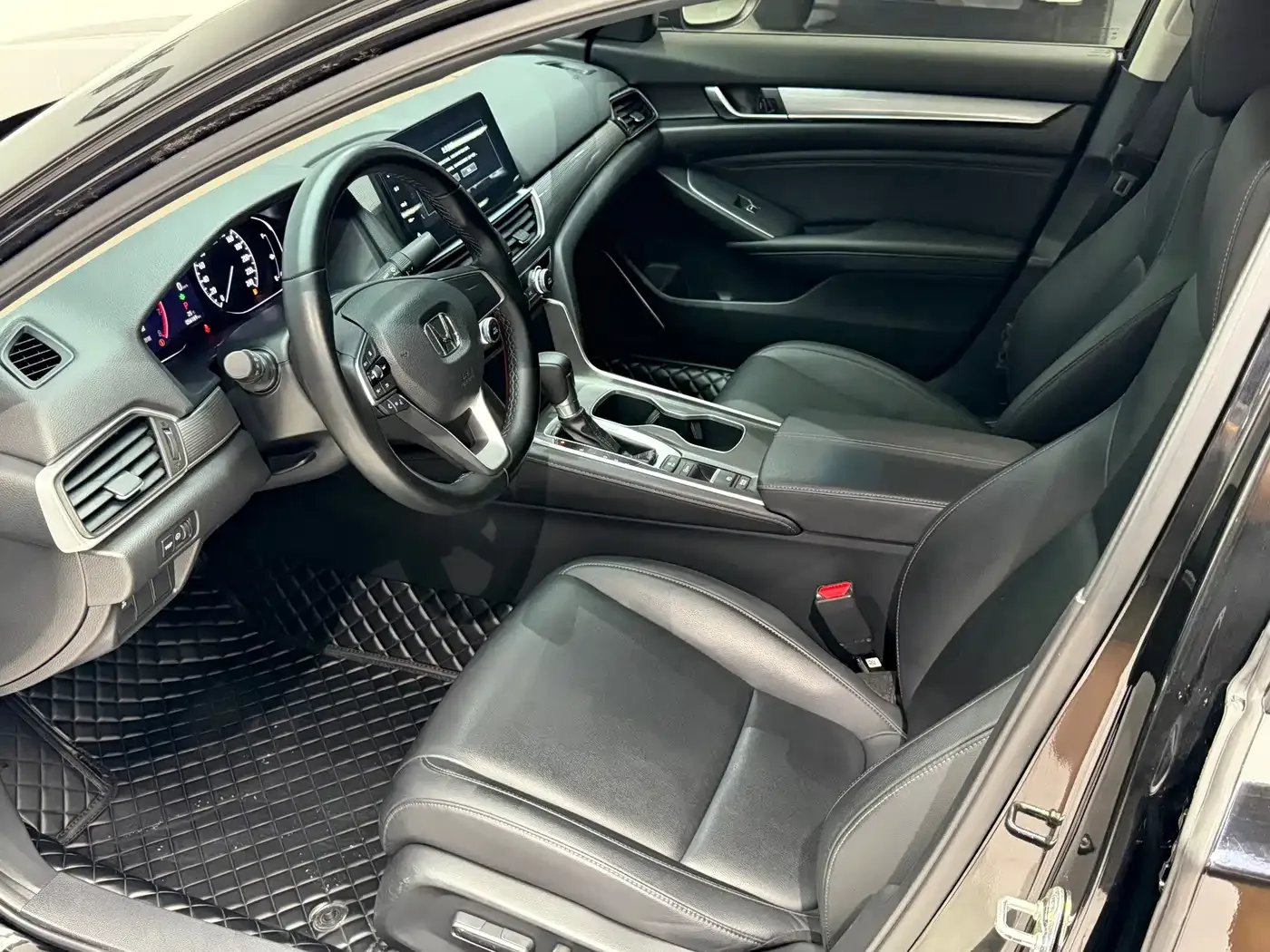Honda Accord 2022 260TURBO Luxury Edition — Фото автомобиля 9
