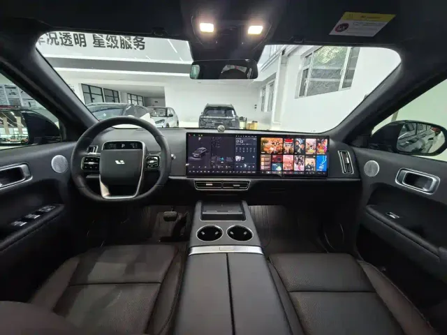 Li Auto L8 — Фото автомобиля 14