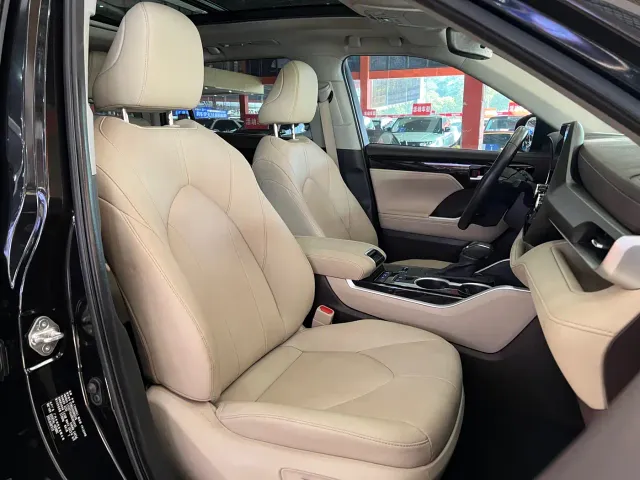Toyota Highlander — Фото автомобиля 14