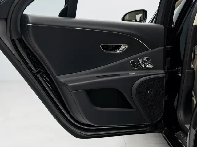 Bentley Flying Spur — Фото автомобиля 20