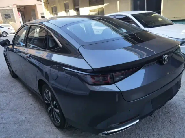Changan Eado — Фото автомобиля 4