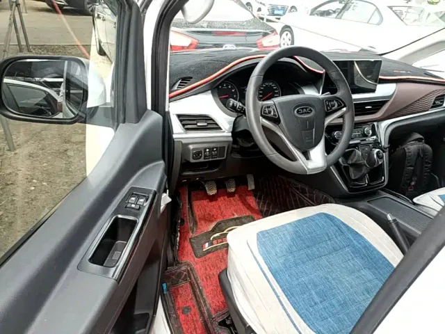 JAC Refine JAC Refine M3 2022 1.5T 7-Seater Standard — Фото автомобиля 15