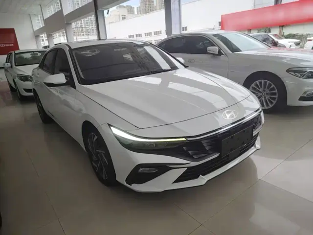 Hyundai Elantra — Фото автомобиля 3
