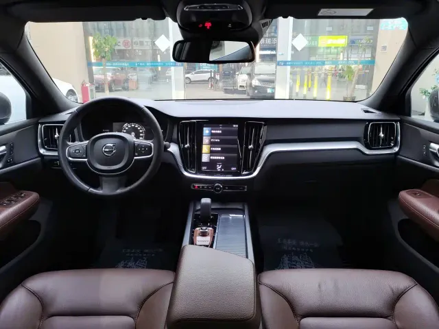 Volvo Volvo S60 2022 B4 Smart Comfort Luxury Edition — Фото автомобиля 14