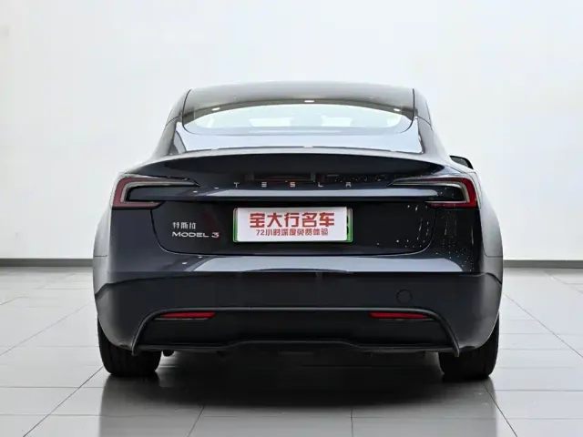 Tesla Model 3 — Фото автомобиля 8