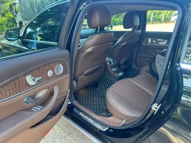 Mercedes-Benz E-Class — Фото автомобиля 3