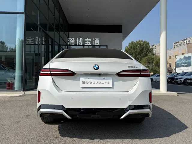 BMW 5 Series — Фото автомобиля 13