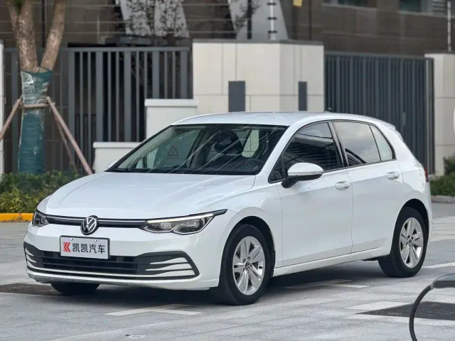 Фотография автомобиля — Volkswagen Golf