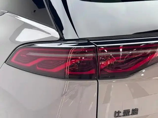 BYD Tang — Фото автомобиля 13
