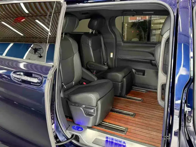 Toyota Sienna — Фото автомобиля 5