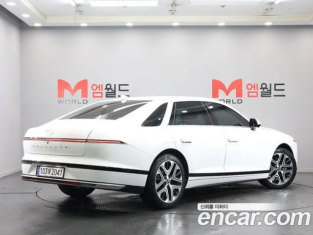 Hyundai Grandeur Grandeur (GN7) 2.5 Бензин 2WD — Фото автомобиля 3