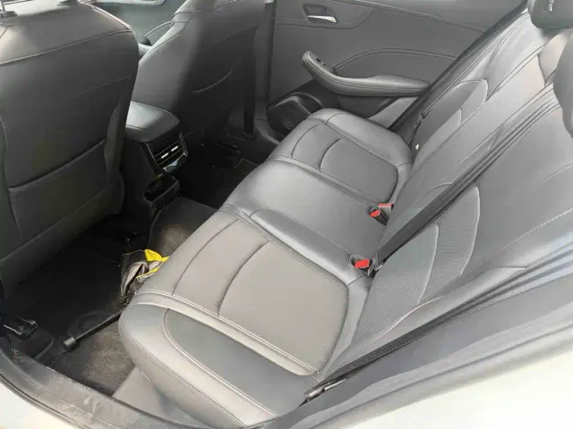Roewe i5 — Фото автомобиля 10