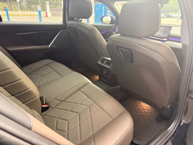 BMW 5 Series — Фото автомобиля 17