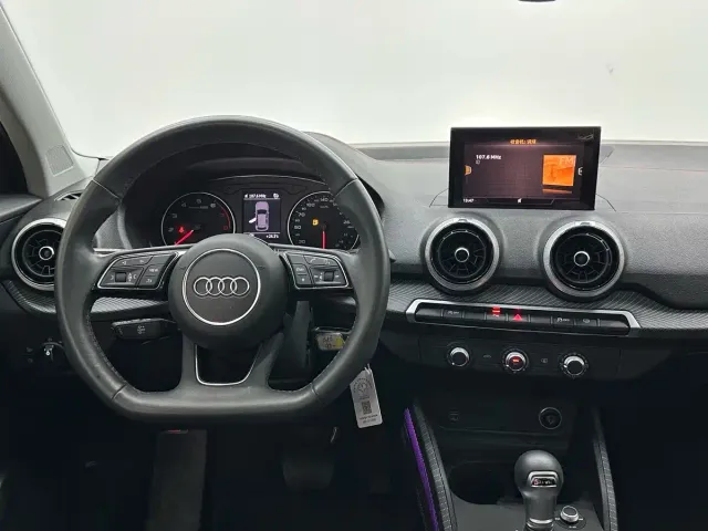 Audi Q2L — Фото автомобиля 10