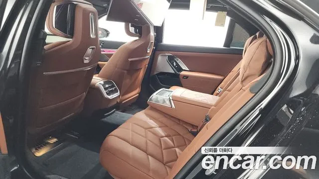 BMW 7-Series 7 серия (G70) 740i xDrive M Sport — Фото автомобиля 23