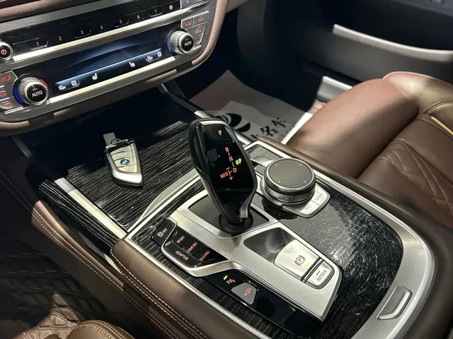 BMW 7 Series — Фото автомобиля 14