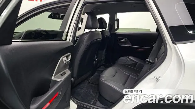 Kia Niro — Фото автомобиля 11