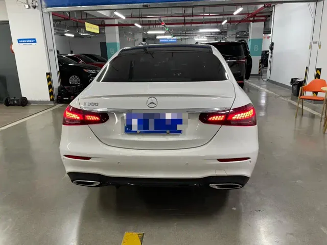 Mercedes-Benz E-Class — Фото автомобиля 10