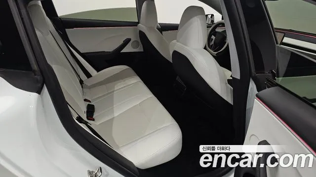 Tesla Model 3 — Фото автомобиля 15
