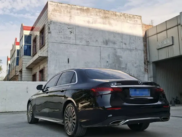 Mercedes-Benz E-Class — Фото автомобиля 5